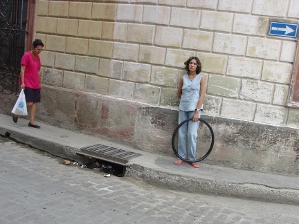 56dos_mujeres-calle.jpg